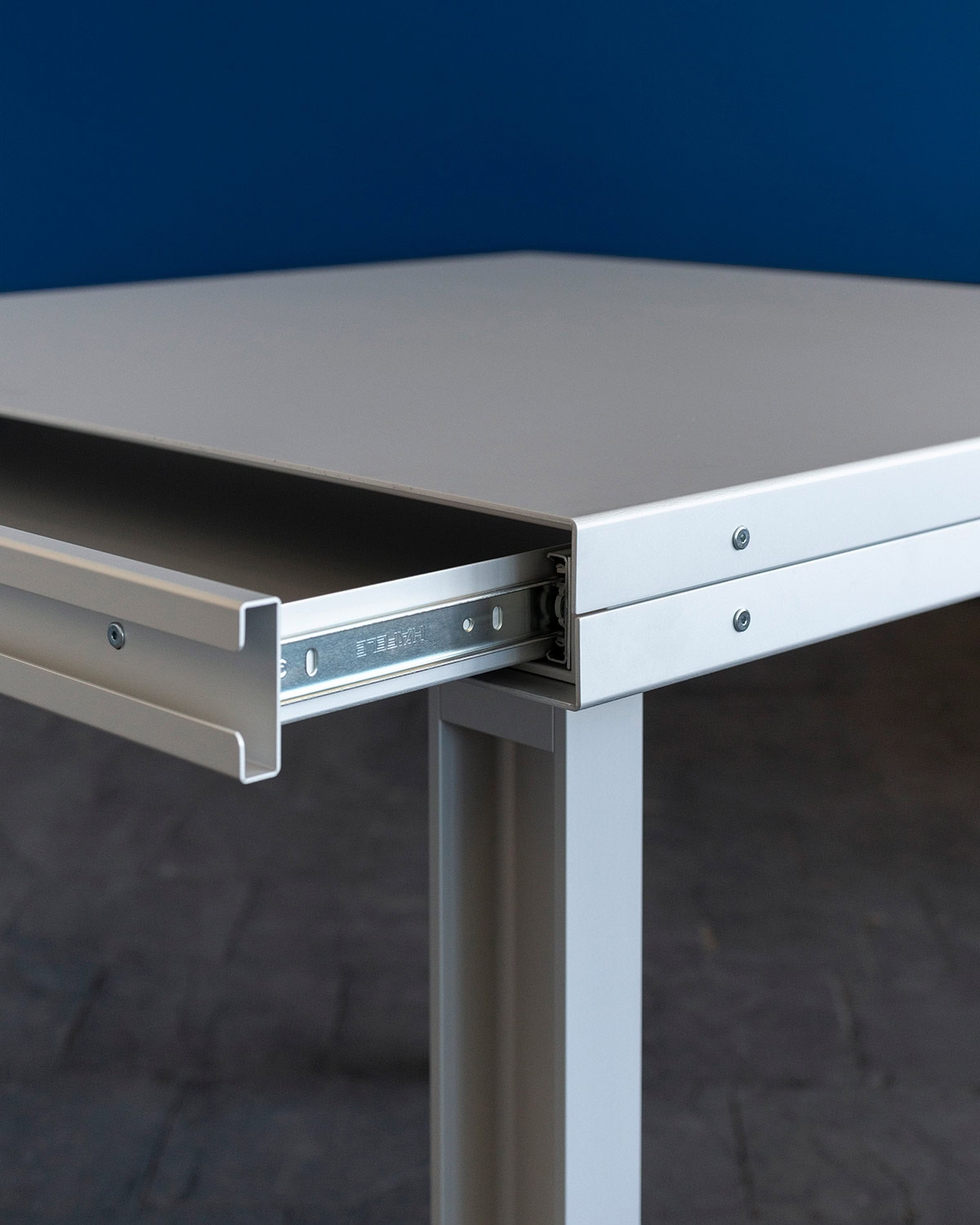 PhilippeMalouin-Lehni-Bent-Aluminium-1200x1500-10