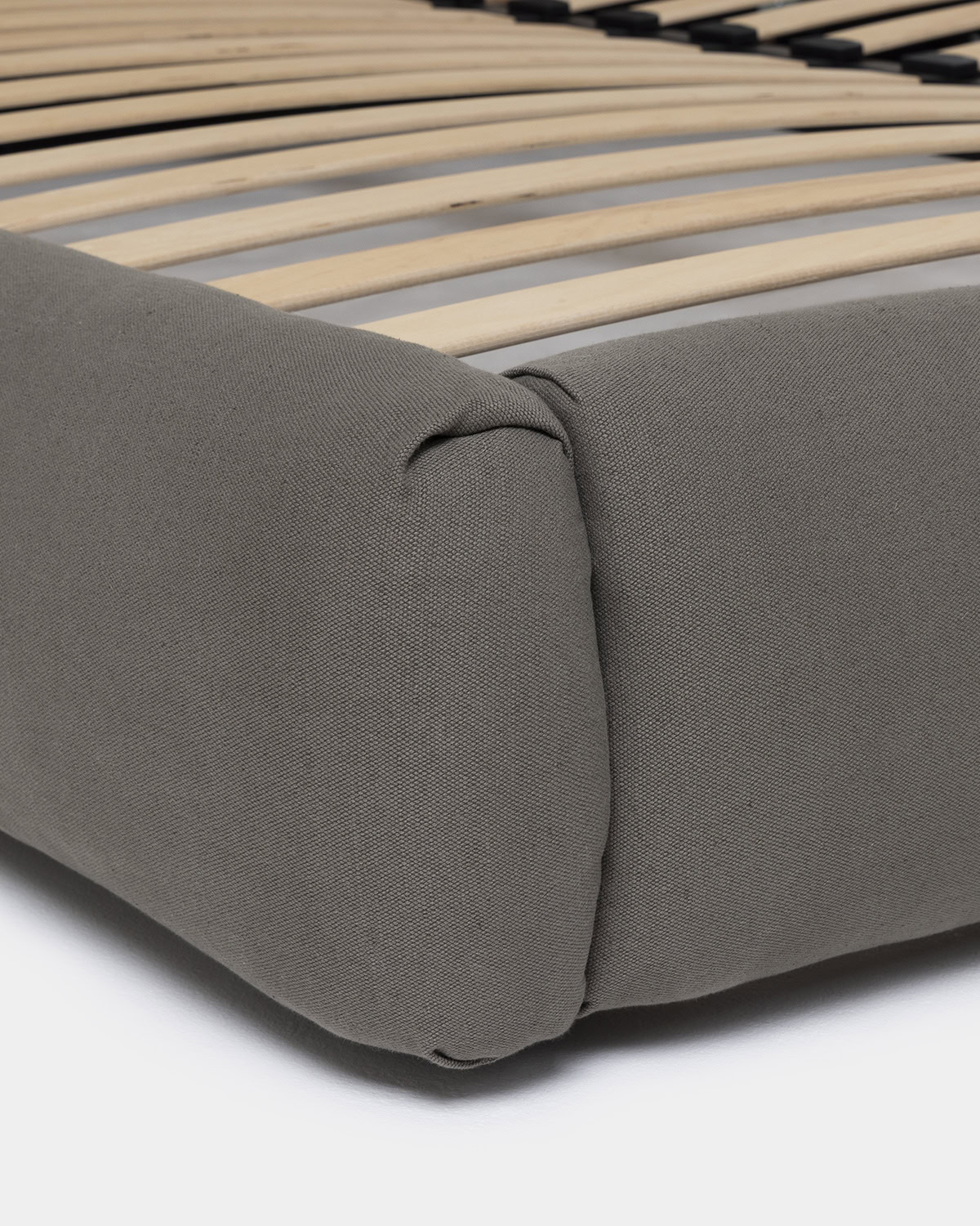 PhilippeMalouin-SCP-Puffer-Bed-1200x1500-2