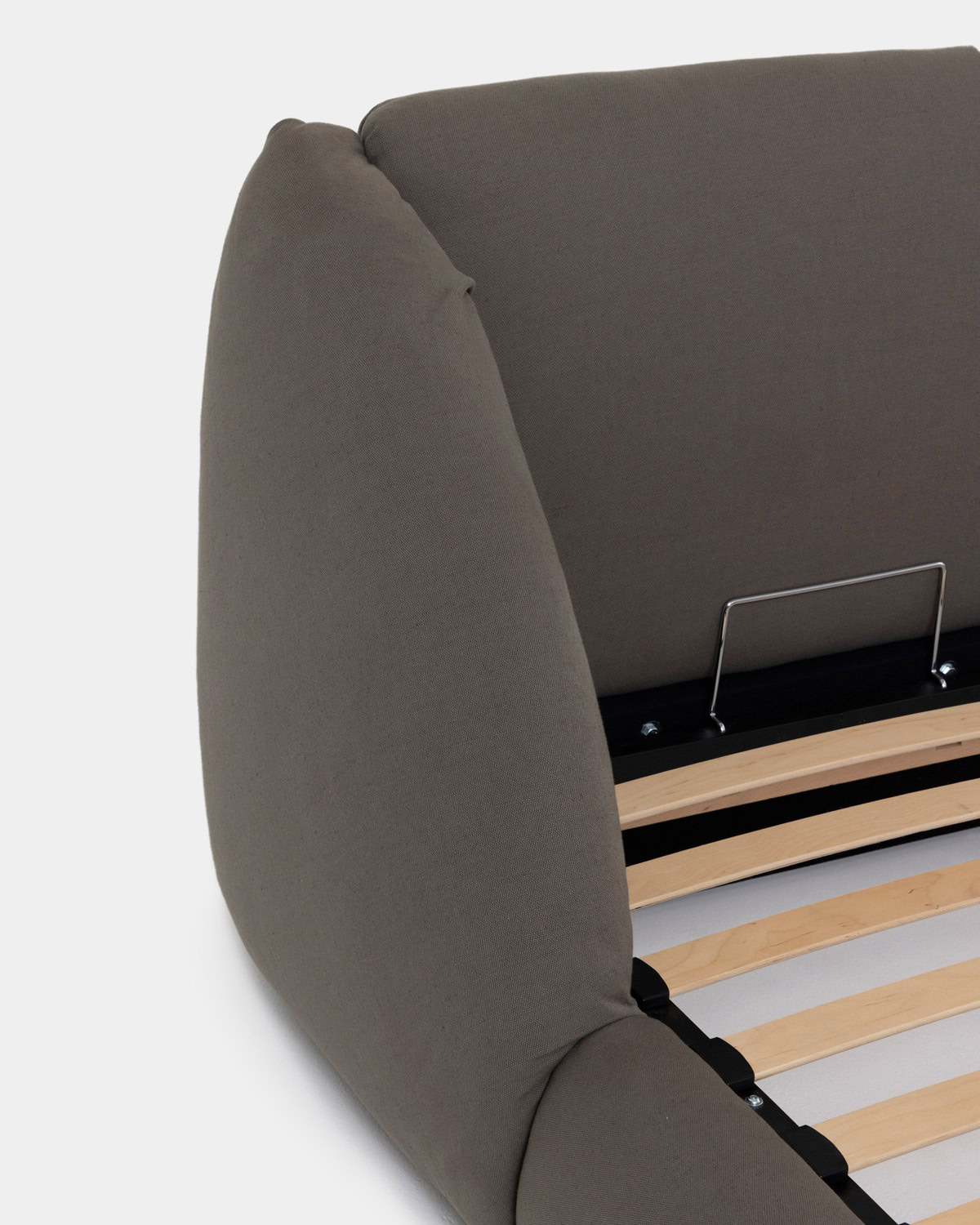 PhilippeMalouin-SCP-Puffer-Bed-1200x1500-4